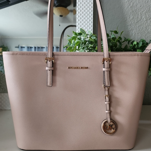 Michael Kors Handbags - Michael Kors Jet Set Tote Large